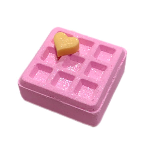 STRAWBERRY & CREAM BATH BOMB